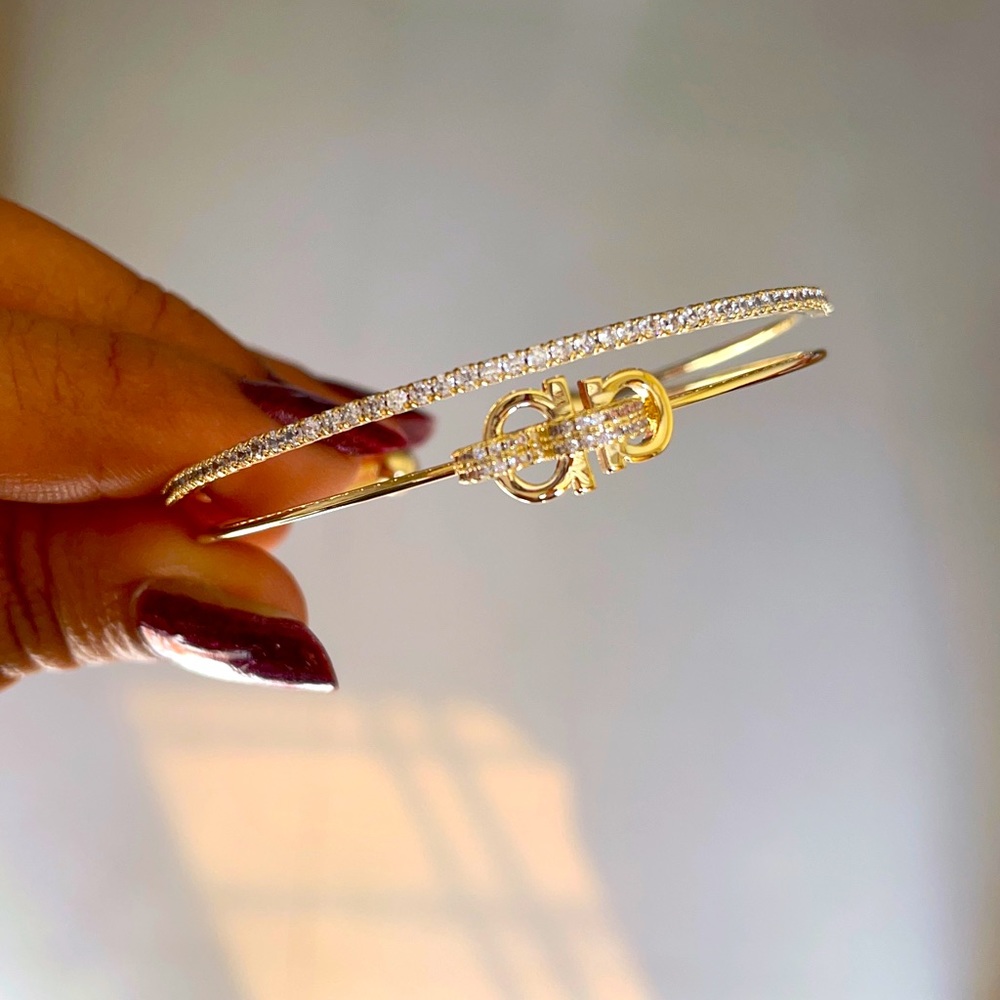Brand New Fashion fancy designer Bracelet for women (Gold) - Picture 3 of 4